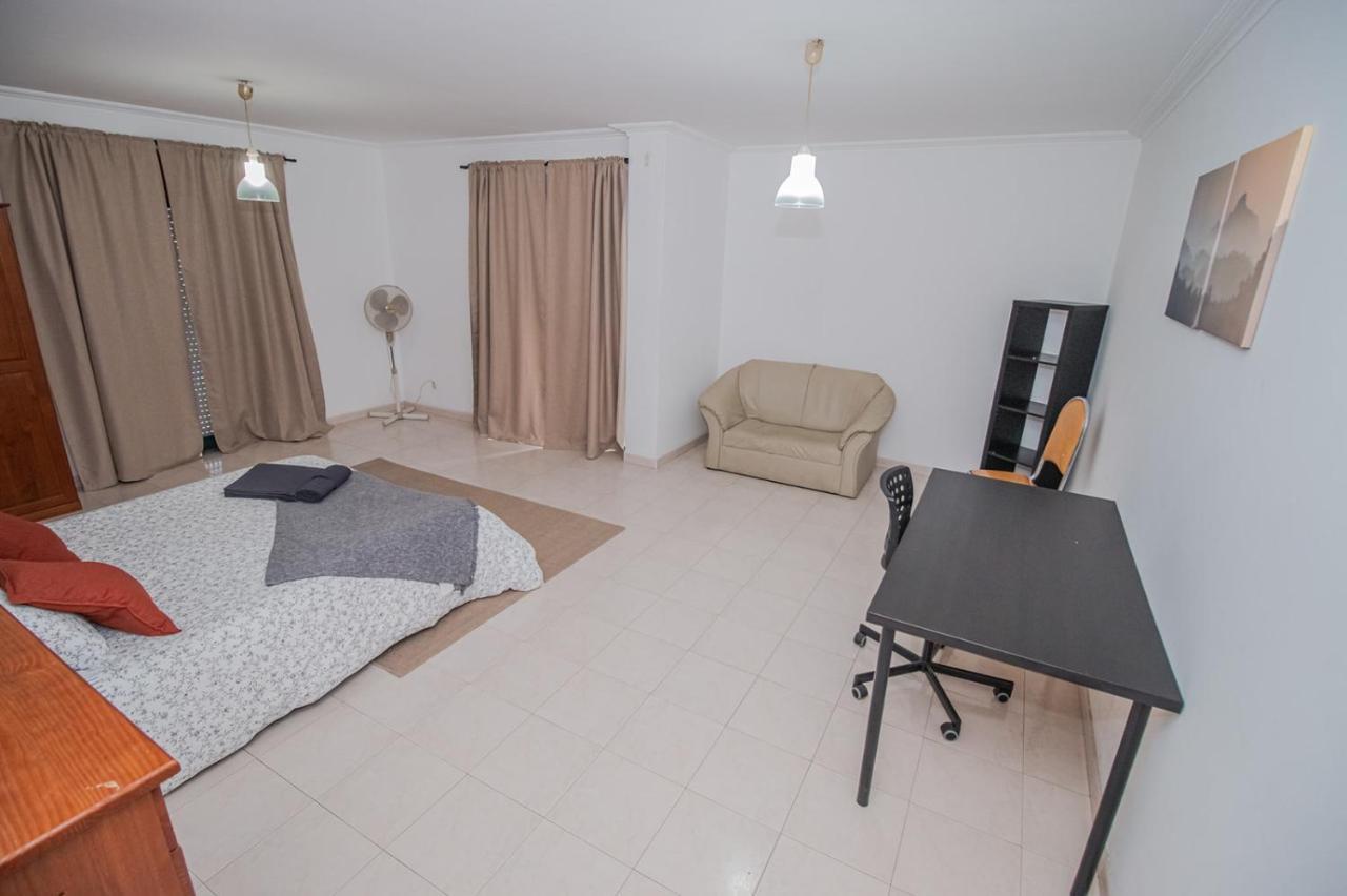 Charming Private Rooms In An Apartment A2 Penha - Фаро Екстериор снимка